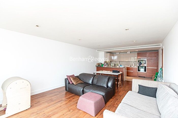 2 Bedroom Flat To Rent In Kew Bridge Road, Brentford, TW8