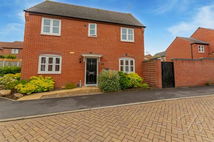 3 Bedroom Semi-Detached House To Rent In Debdale Way, Mansfield Woodhouse, NG19