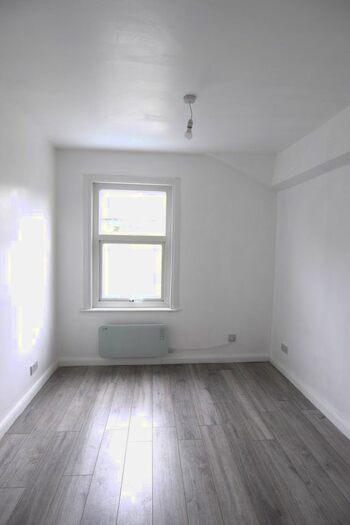 Studio To Rent In Clacton Road, London, E17
