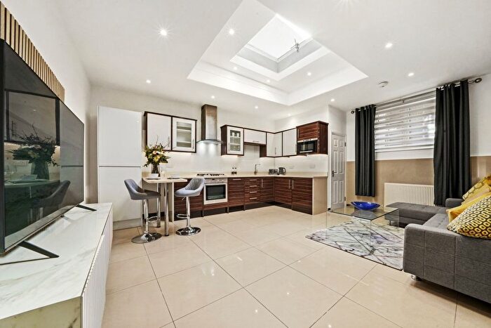 3 Bedroom Flat To Rent In Gloucester Place, Maylebone, London, W1U