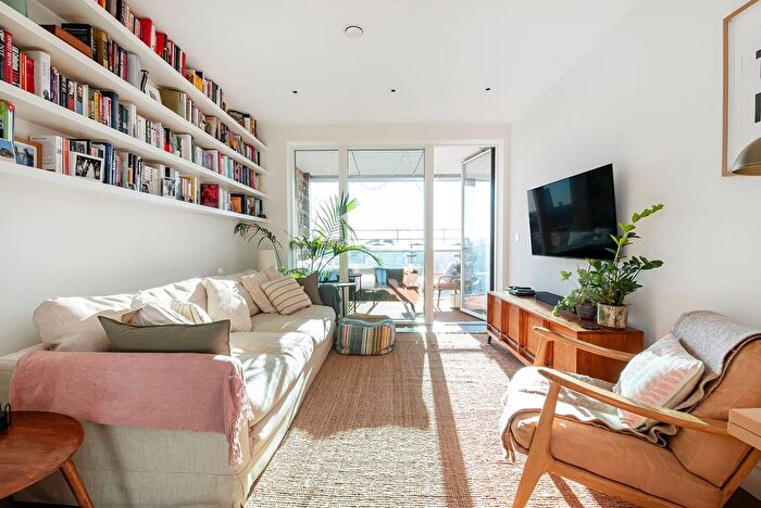 2 Bedroom Flat For Sale In Banister Road, Kensal Rise, W10