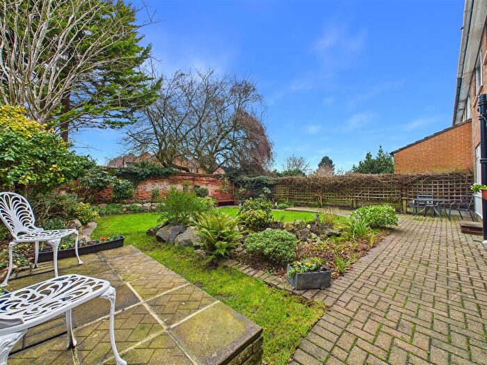 3 Bedroom Semi Detached House For Sale In Manor Road, Swanland, HU14