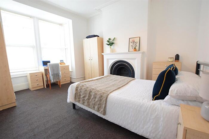 6 Bedroom Terraced House To Rent In West Parade - Student House - /, LN1