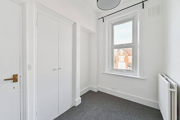 2 Bedroom Flat To Rent In Madeira Road, Streatham, London, SW16