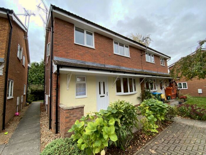 2 Bedroom Cluster House To Rent In Waterside, Edlesborough, Dunstable, LU6