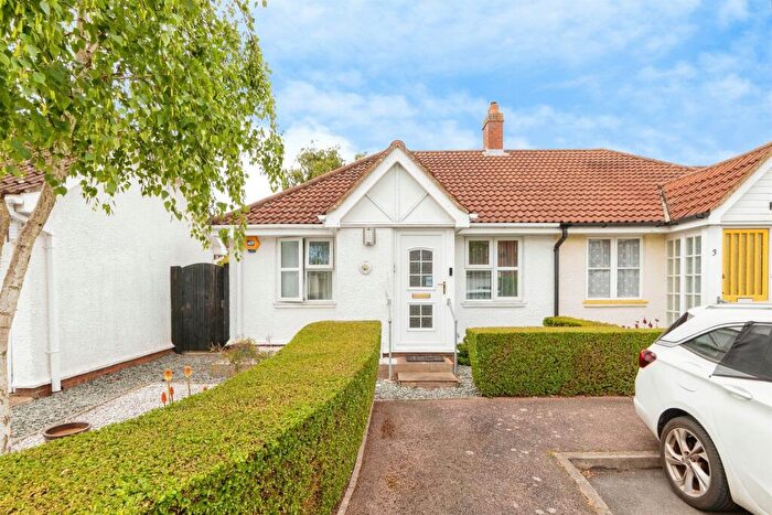 2 Bedroom Semi-Detached Bungalow For Sale In Rudham Grove, Letchworth Garden City, SG6