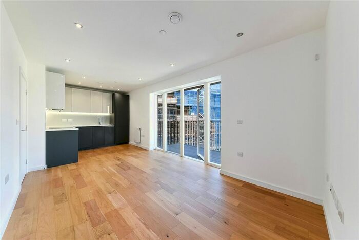 1 Bedroom Flat To Rent In Prospect Row, Stratford, London, E15