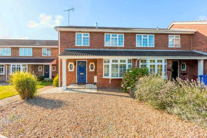 3 Bedroom Semi-Detached House To Rent In Beverley Gardens Maidenhead, SL6