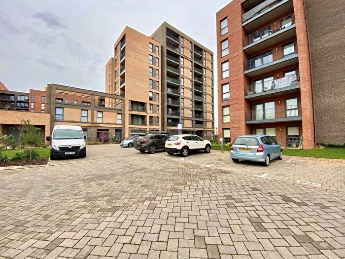 2 Bedroom Flat To Rent In Chailey Place, Hayes, UB3
