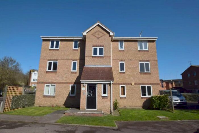 2 Bedroom Flat To Rent In Waterville Drive, Vange, Basildon, SS16
