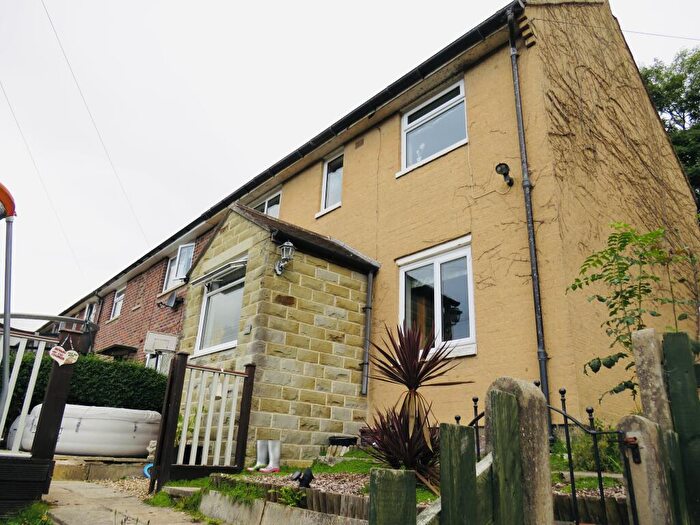 3 Bedroom House To Rent In Grove Crescent, Luddendenfoot, Halifax, HX2