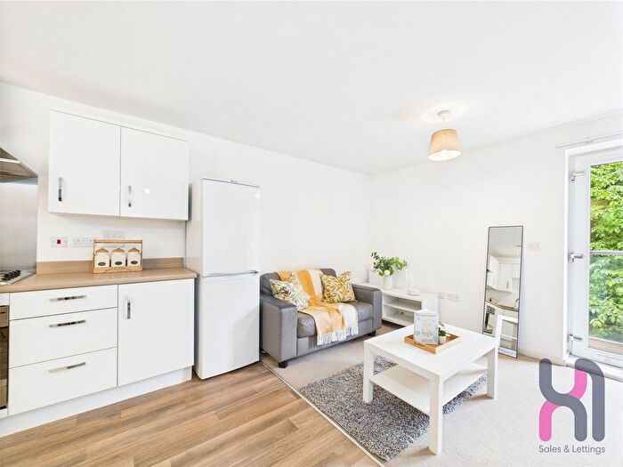 2 Bedroom Flat To Rent In Endeavour House, B Elmira Way, M5