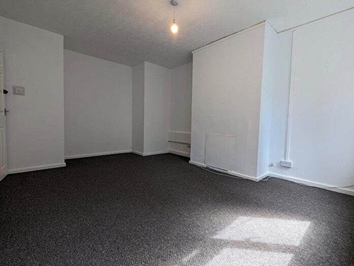 2 Bedroom Flat To Rent In Deering Close, Bristol, BS11