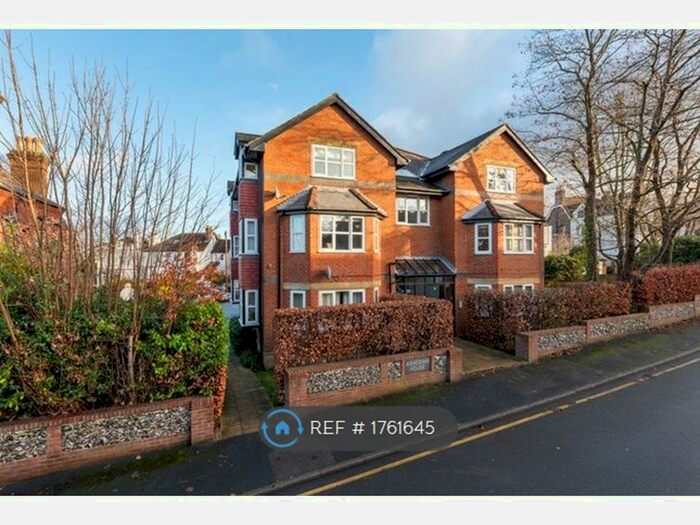 2 Bedroom Flat To Rent In Ashdown House, Guildford, GU1