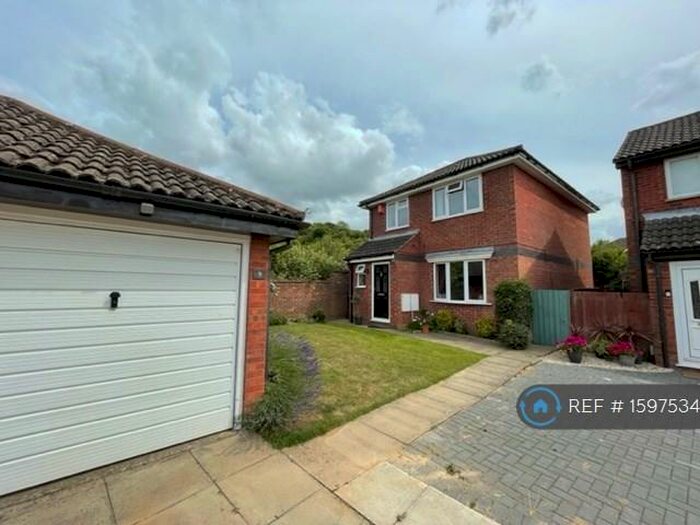 3 Bedroom Detached House To Rent In Harveys Hill, Luton, LU2