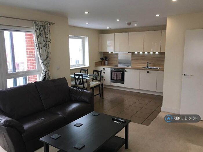 2 Bedroom Flat To Rent In Heron House, Reading, RG2