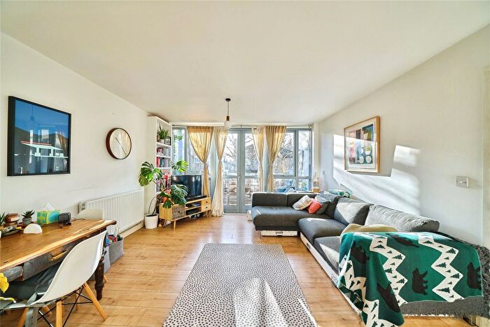 2 Bedroom Flat For Sale In Kinglet Close, London, E7