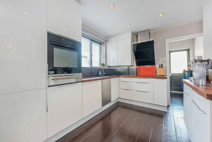 1 Bedroom Flat To Rent In Dorchester Grove, Chiswick, London, W4