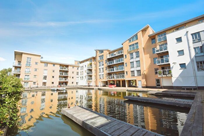 2 Bedroom Apartment For Sale In Lockside Marina, Chelmsford, CM2