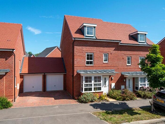 4 Bedroom Semi Detached House To Rent In Admiral Avenue, Hemel Hempstead, HP2