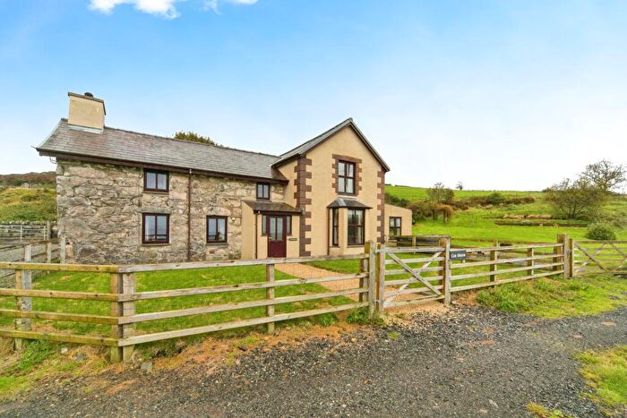 4 Bedroom Detached House For Sale In Llanllyfni, Caernarfon, Gwynedd, LL54