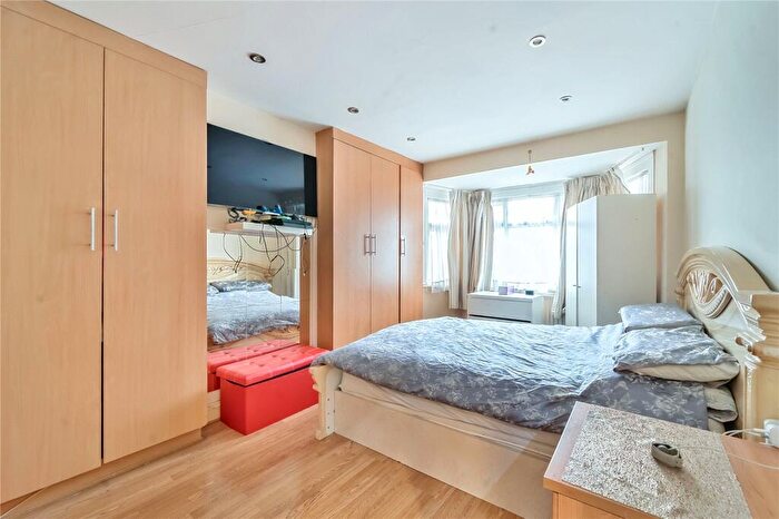 5 Bedroom Semi-Detached House For Sale In Cleveland Gardens, London, NW2