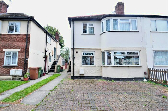 2 Bedroom Maisonette To Rent In Russell Close, Bexleyheath, DA7