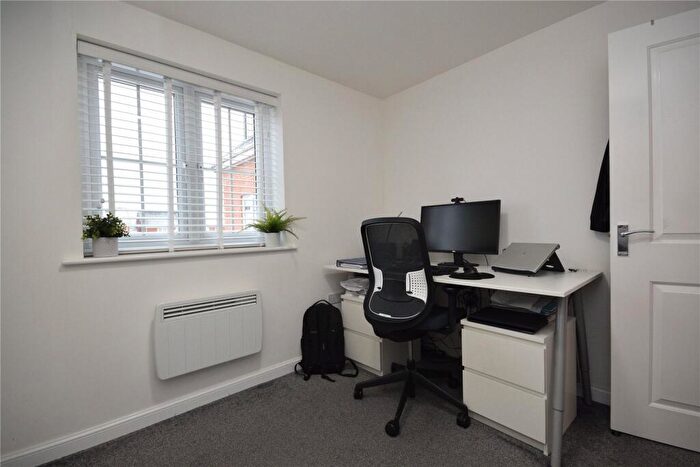 2 Bedroom Apartment To Rent In Boulevard Rise, Leeds, West Yorkshire, LS10