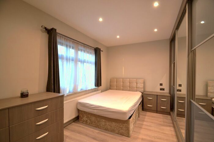 2 Bedroom Flat To Rent In St. Pauls Avenue, Queensbury, Harrow, HA3