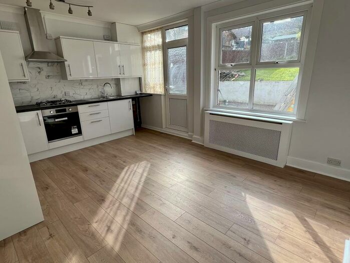 2 Bedroom Terraced House To Rent In Elm Avenue, Chatham, ME4