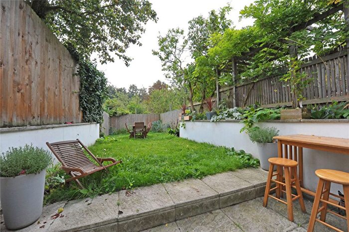 2 Bedroom Flat To Rent In Windmill Road, Wandsworth Common, SW18