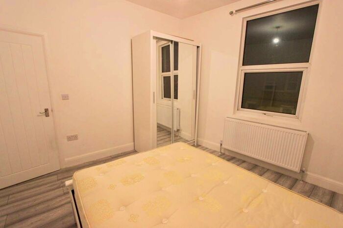 2 Bedroom Flat To Rent In Barrett's Grove, London, N16
