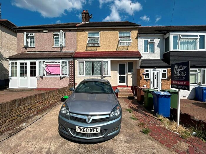 3 Bedroom Terraced House For Sale In Palmerston Road, Grays, RM20