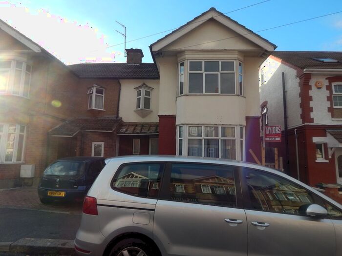3 Bedroom Semi-Detached House To Rent In Mansfield Road, Luton, LU4