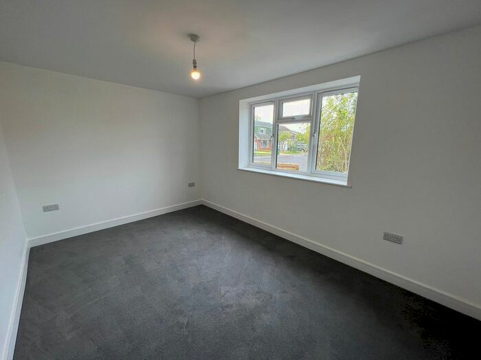 2 Bedroom Flat To Rent In Masefield Crescent, Abingdon, OX14