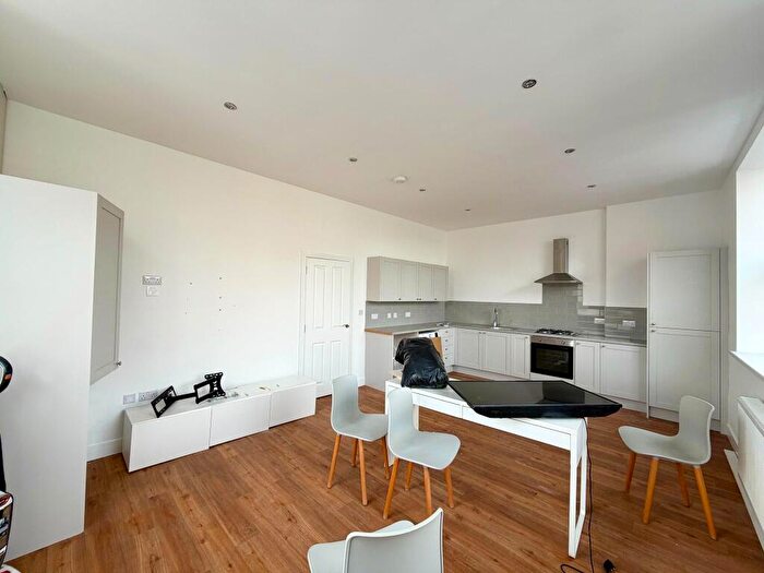 2 Bedroom Flat To Rent In Stoke Road, Stoke-On-Trent, ST4
