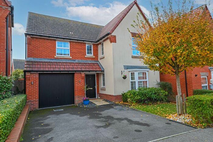 4 Bedroom Detached House For Sale In Cowslip Grove, Clanfield, PO8