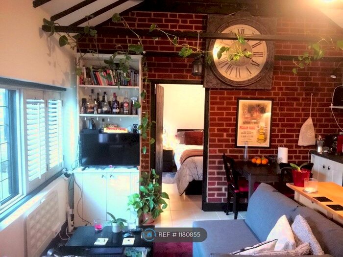 1 Bedroom Bungalow To Rent In The Garth, Lingfield, RH7