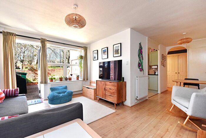 2 Bedroom Flat For Sale In Firs Close, London, London, SE23