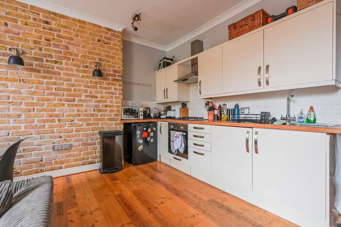 1 Bedroom Flat For Sale In Southwold Road, Clapton, London, E5