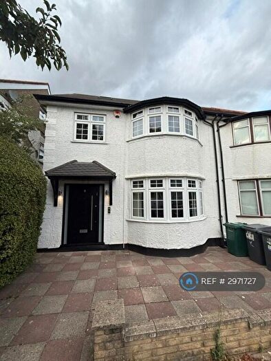 6 Bedroom Detached House To Rent In Park View Gardens, London, NW4