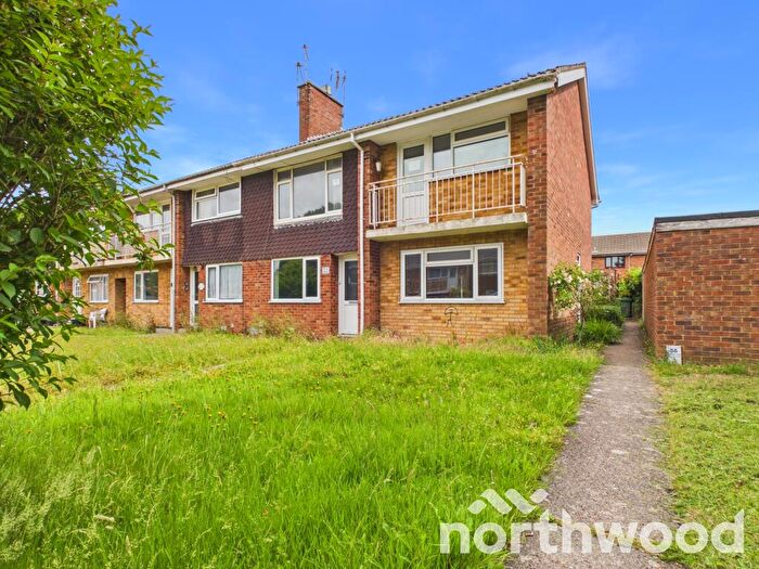 2 Bedroom Maisonette To Rent In Northfleet Close, Vinters Park, Maidstone, ME14