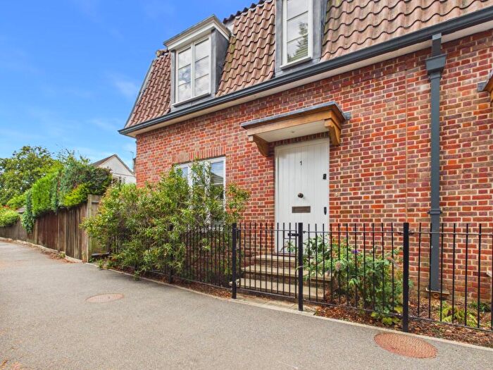 3 Bedroom End Of Terrace House To Rent In Maltings Way, Beaconsfield, HP9