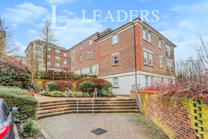 2 Bedroom Flat To Rent In Brooklands, Haywards Heath, RH16