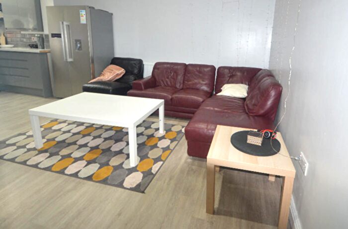 6 Bedroom Detached House To Rent In Newport Road, Leeds, West Yorkshire, LS6