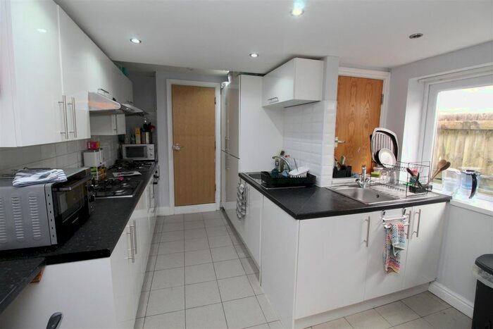 7 Bedroom Property To Rent In Hirwain Street, Cathays, Cardiff, CF24
