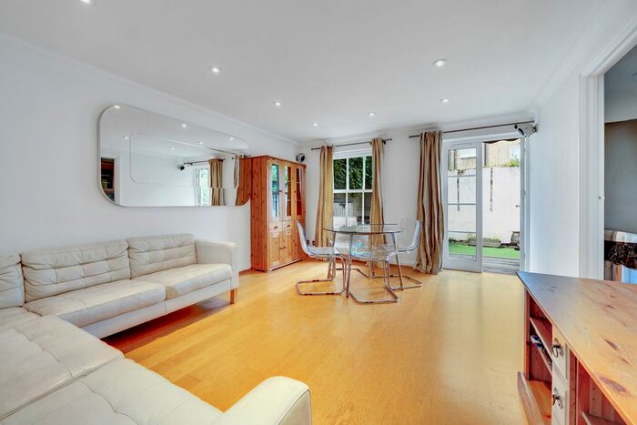 2 Bedroom Flat To Rent In Bramwell Mews, London, N1