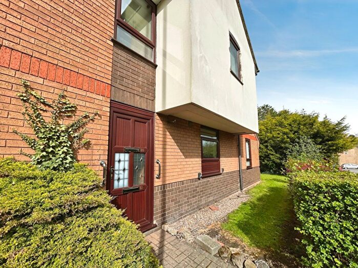 2 Bedroom Flat For Sale In Willow Court, Swadlincote, DE11