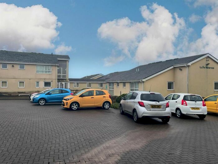 Studio For Sale In Tir Einon, Llanelli, SA14