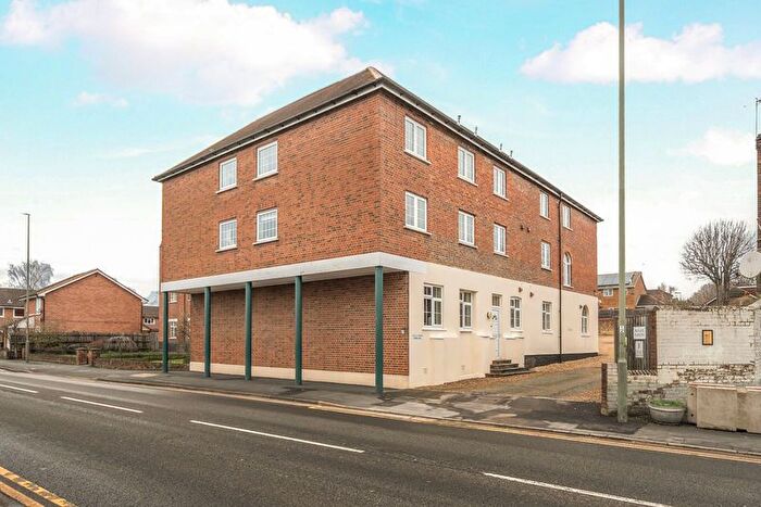 1 Bedroom Flat To Rent In Meadrow, Godalming, GU7